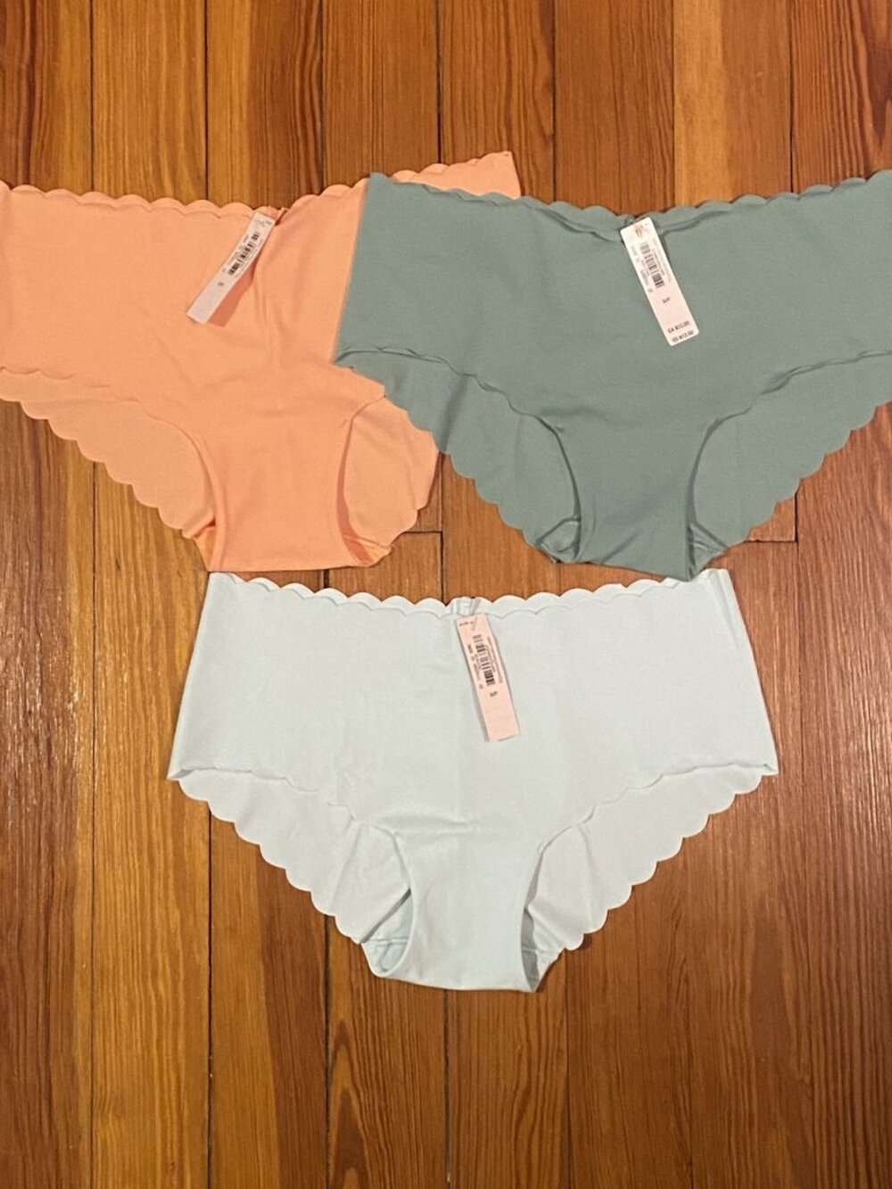Victoria's Secret No-Show Scallop Hiphugger Panty Bundle NWT - Picture 5 of 8